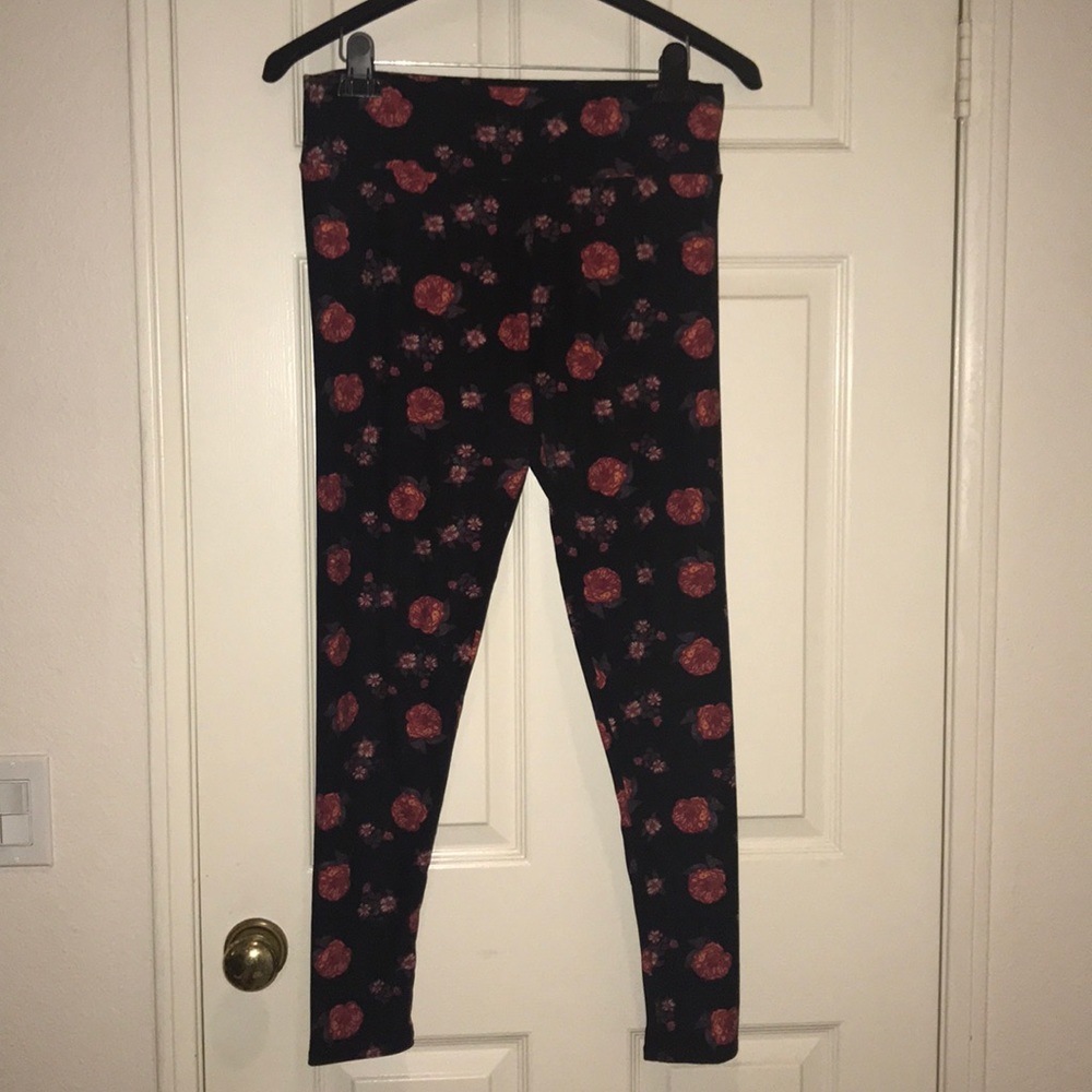 LuLaRoe Rose Tall & Curvy Leggings